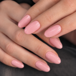 CND Shellac Mist Of Capri sur ongles – vernis rose doux légèrement nacré