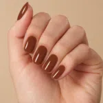Ongles marron caramel cognac avec NailPerfect Upvoted The Edit
